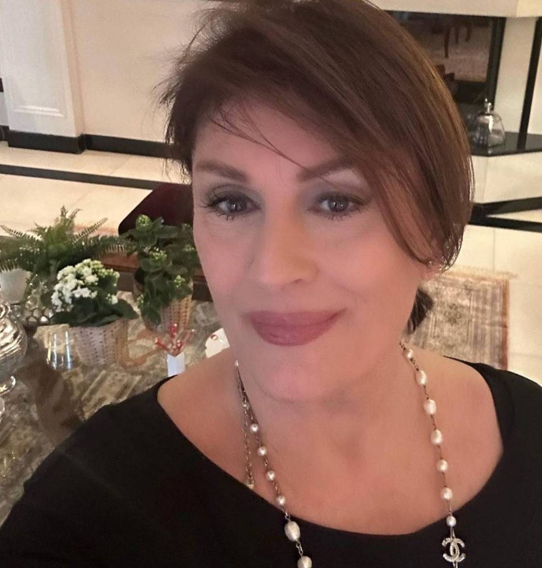 69 yaşındaki Gülşen Bubikoğlu'nun pozları hayran bıraktı! Yıllar geçse de ışıltısını kaybetmiyor... 4